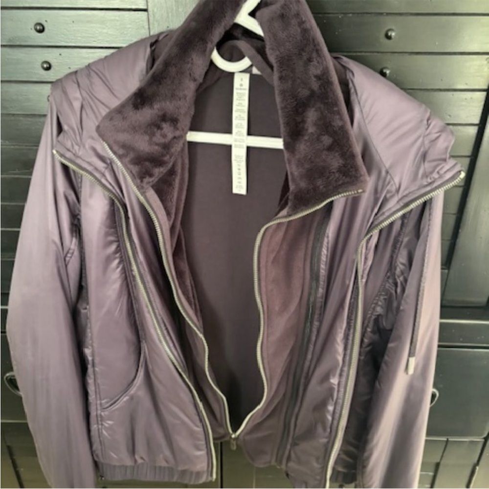 Lululemon Windbreaker Boysenberry, Size 8